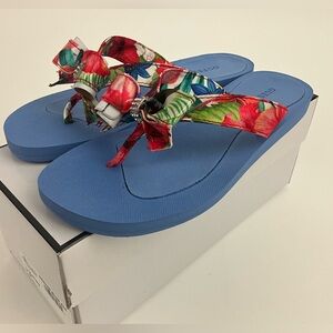 GUESS Women’s GW TUTA 3 Bow Sandal Medium Blue NIB